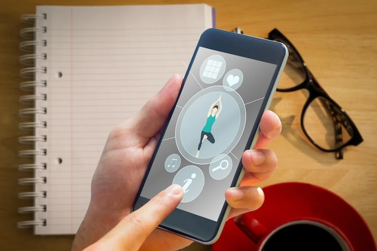 Dłoń trzymająca smartfon