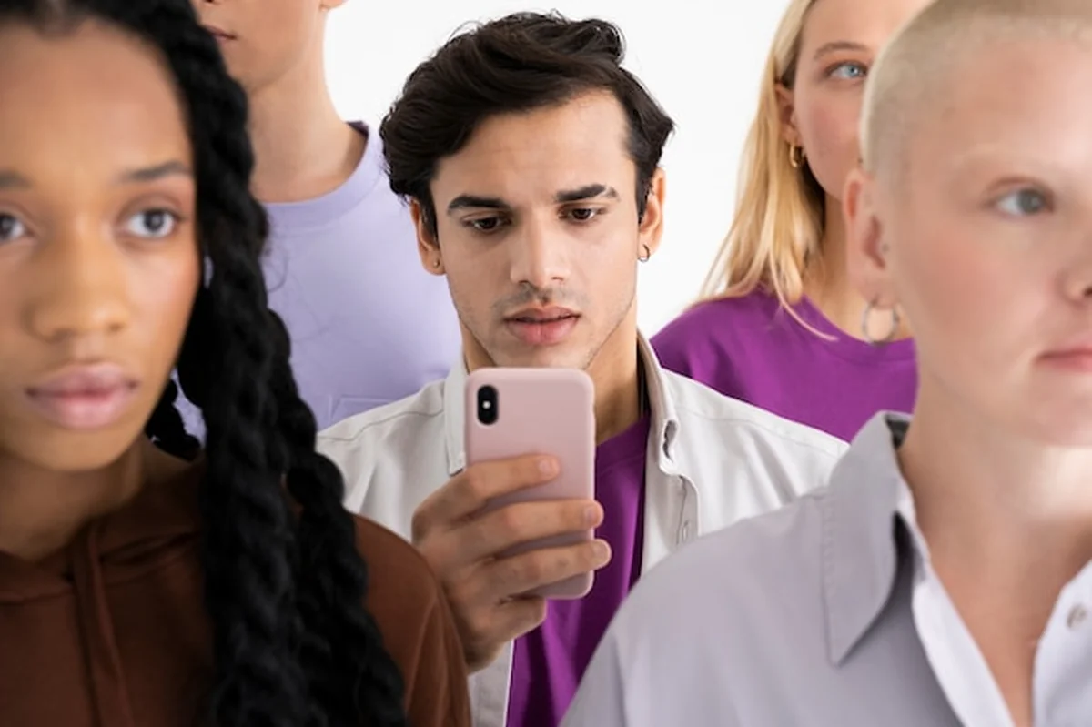 Osoby połączone w mediach społecznościowych