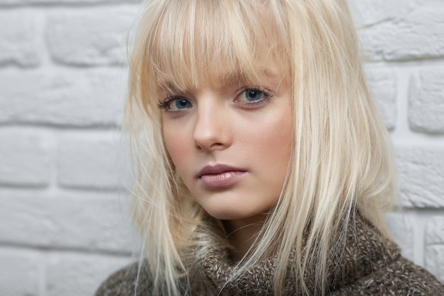 Brudny blond – jak uzyskać idealny kolor włosów?